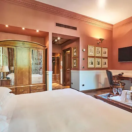 De La - Small Luxury Of The World 4*